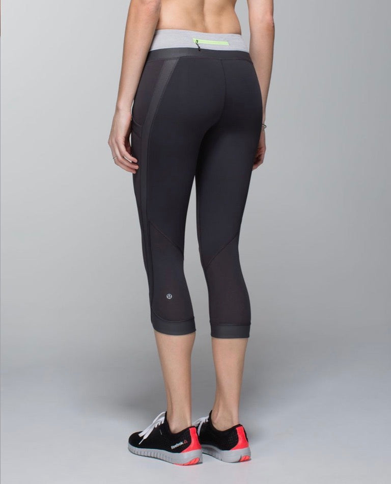 Lululemon Chase Me Crop II Soot/Heathered Medium Grey Sz 6