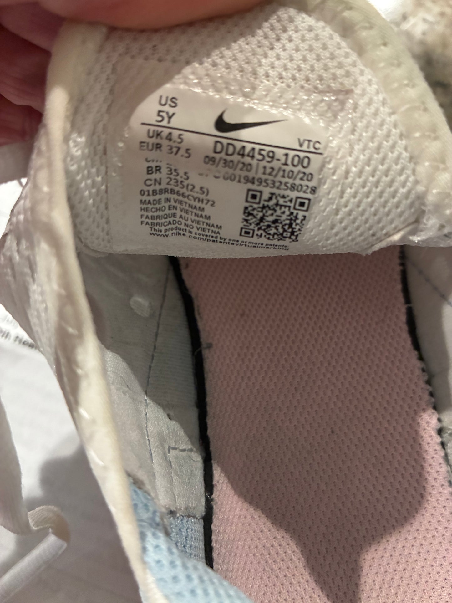 Nike Air Max 270 SE Women's White Arctic Punch Women's Size 6.5 or Youth Size 5.0 Worn Once