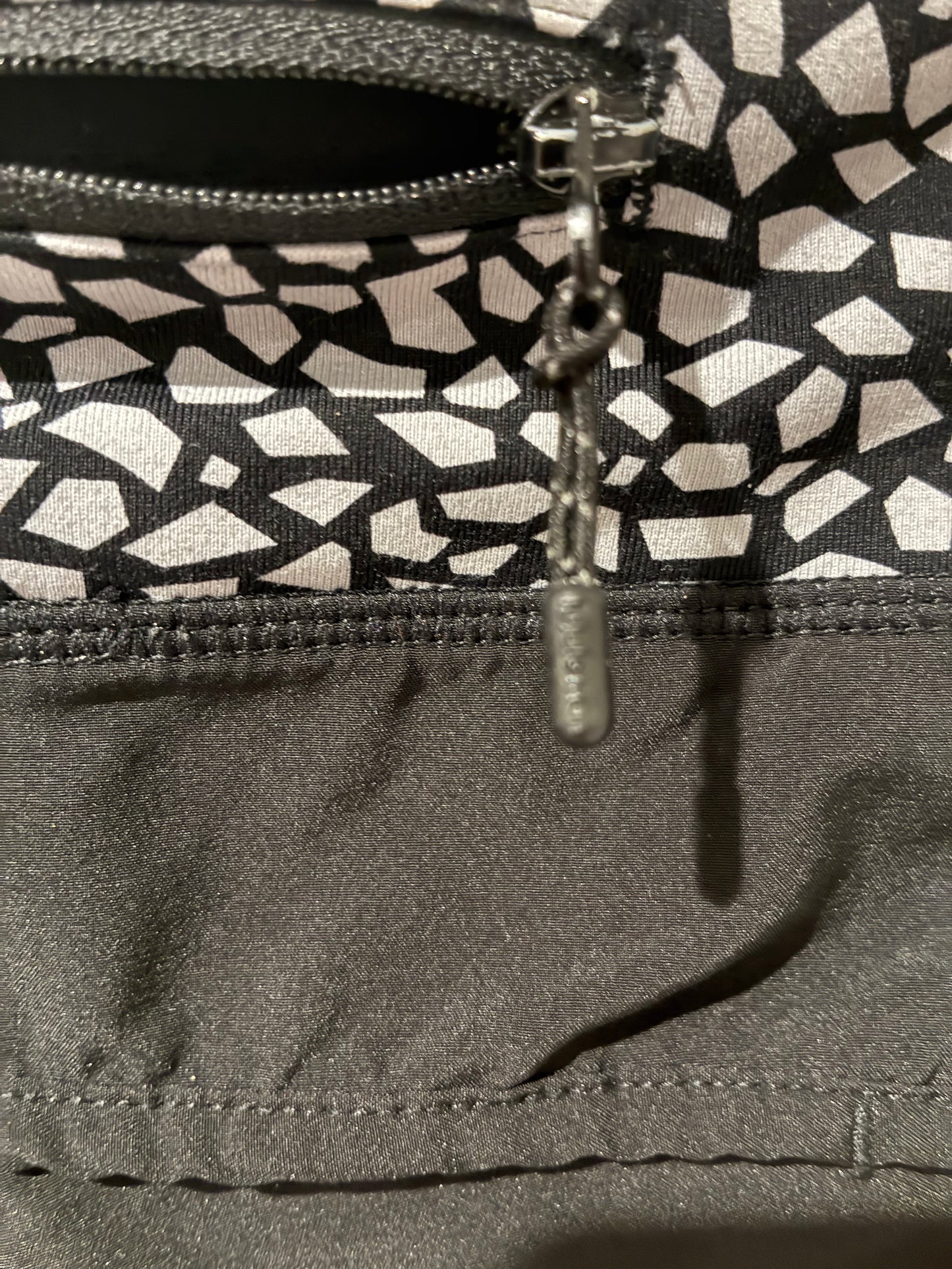 Lululemon Speed Short 2.5" Inseam Black/ Miss Mosaic Black Sz 6