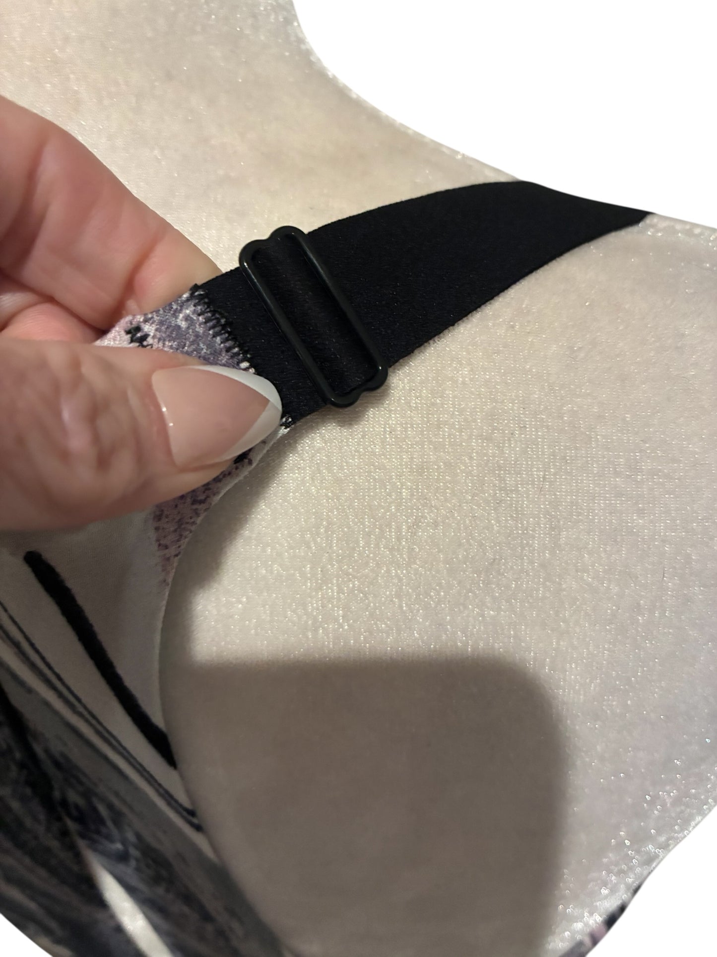 Victoria's Secret Incredible On Point Sport Bra Pink Black White Mod  Racerback Size 36DD