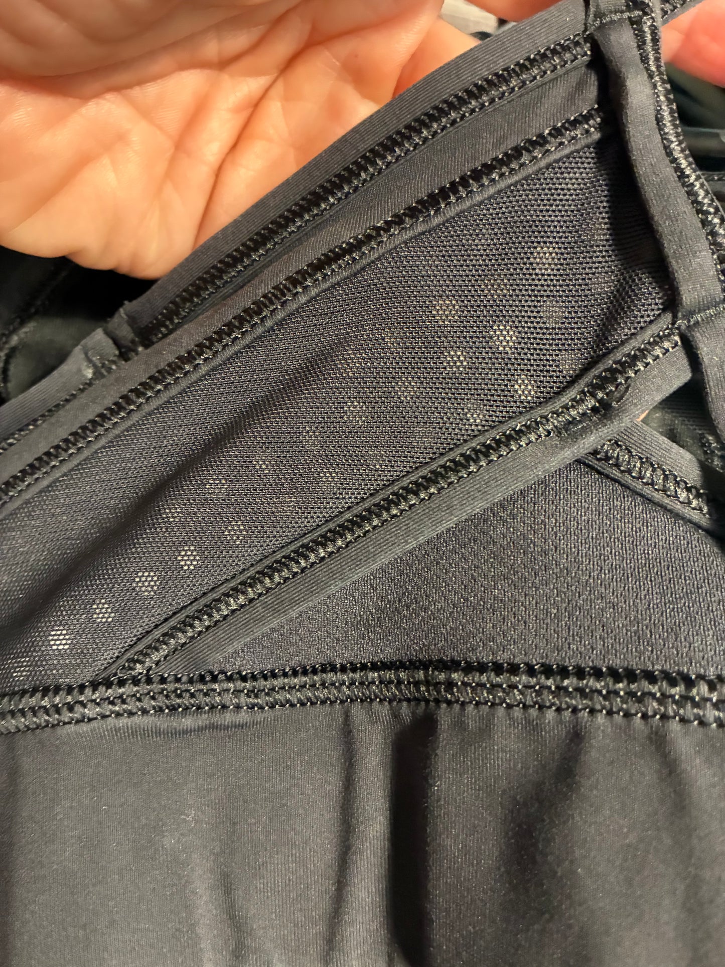 Lululemon Energy Spots Detail Sports Bra Black Black Dots Size 6