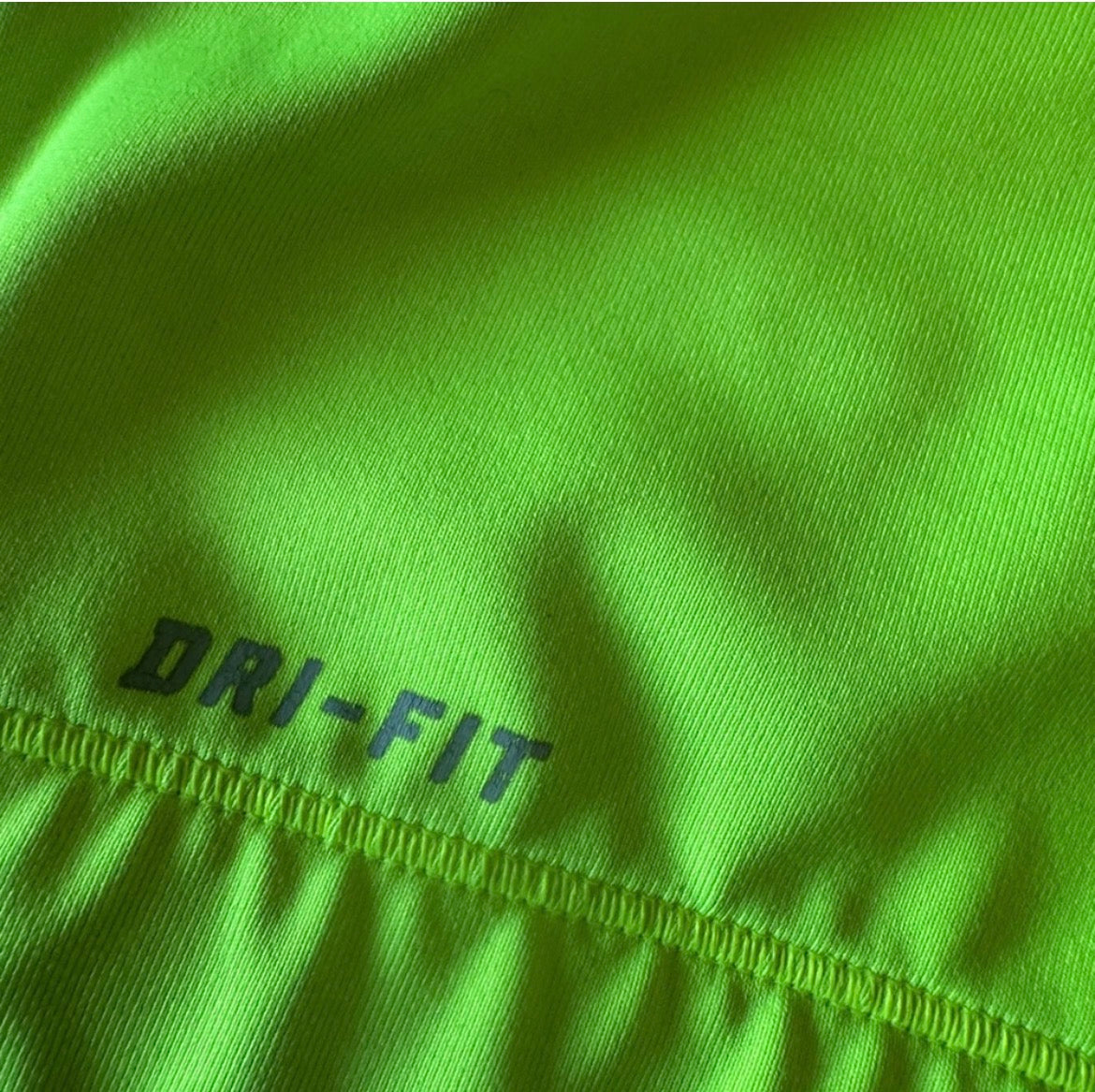 Nike Women's Dri-FIT Swoosh Sports Bra Bright Green Sz M Brand New