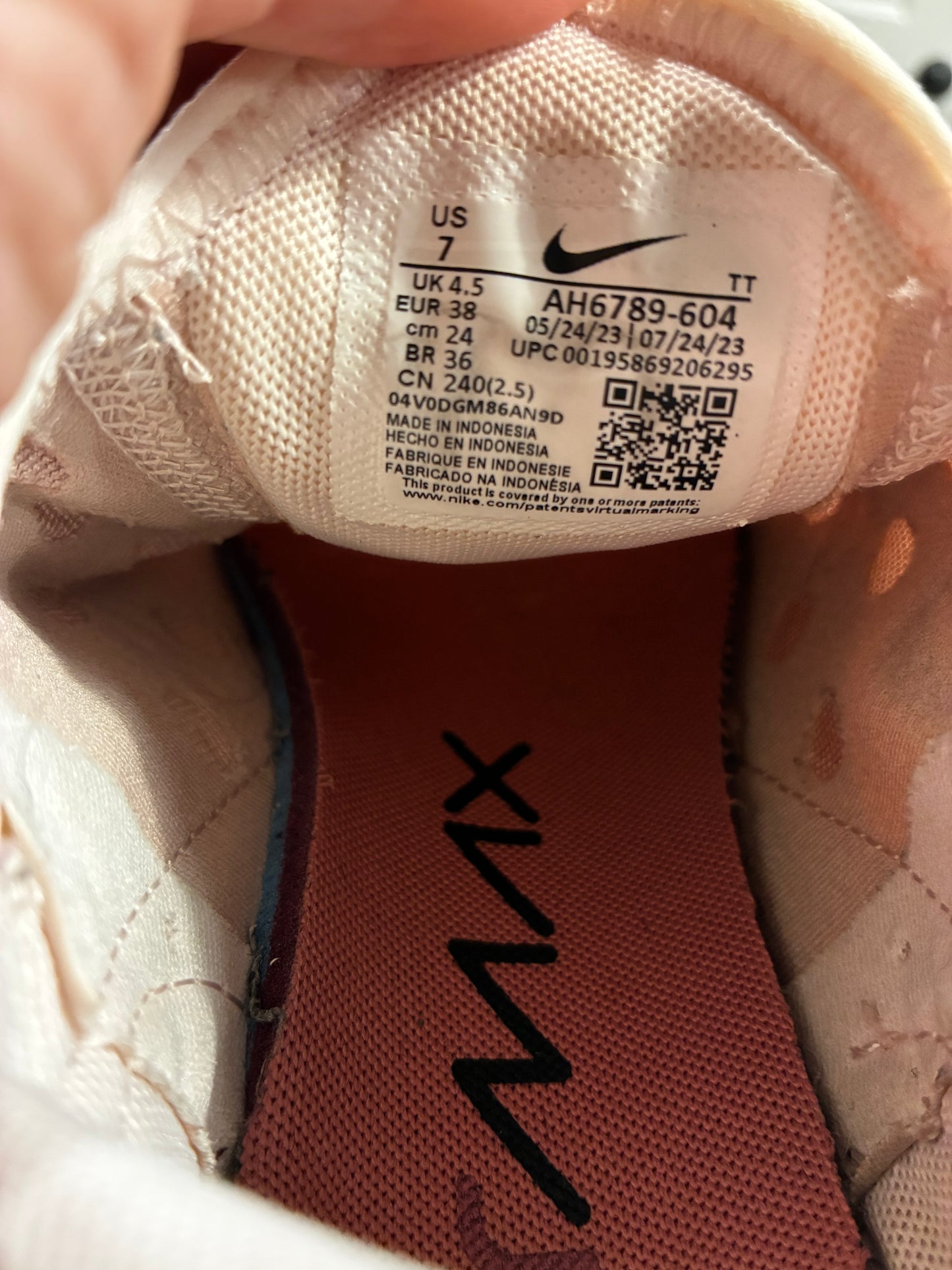 Nike Air Max 270 Women's Athletic Shoes Soft Pink/Black Women's Sz 7 or Youth Sz 5.5