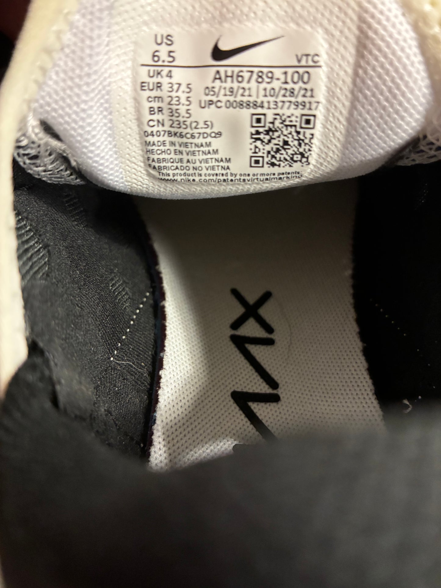 Nike Air Max 270 Women's White/White/Black Women's Sz 6.5 or Youth Sz 5.0 Brand New