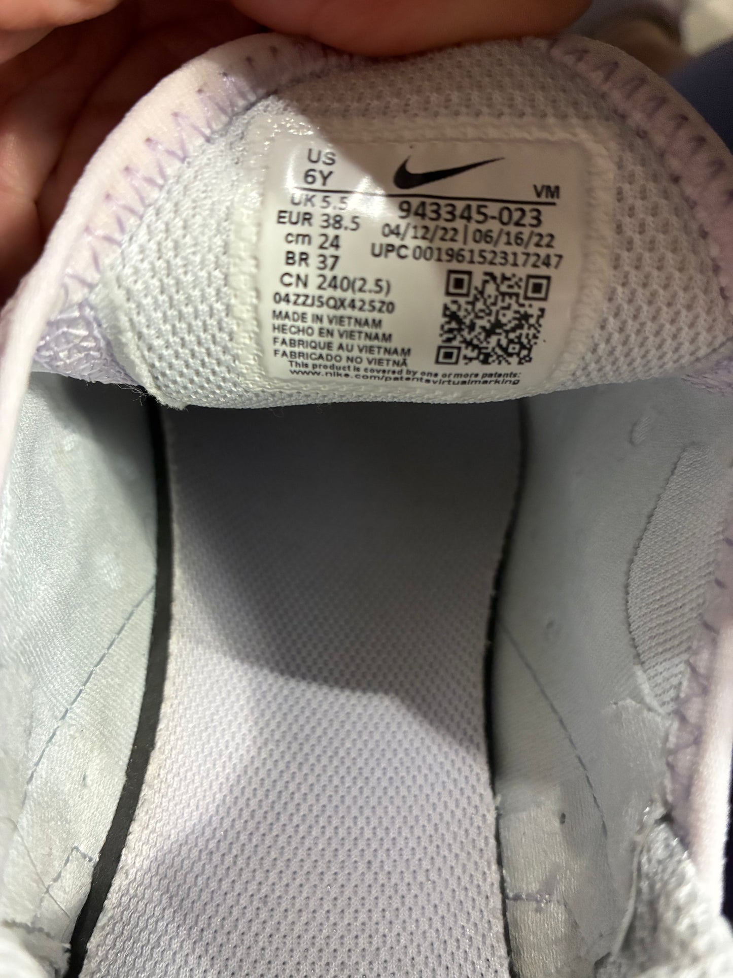 Nike Air Max 270 Women's Pure Platinum Violet Frost  Women's Sz 7.5 or Youth 6.0 Brand New
