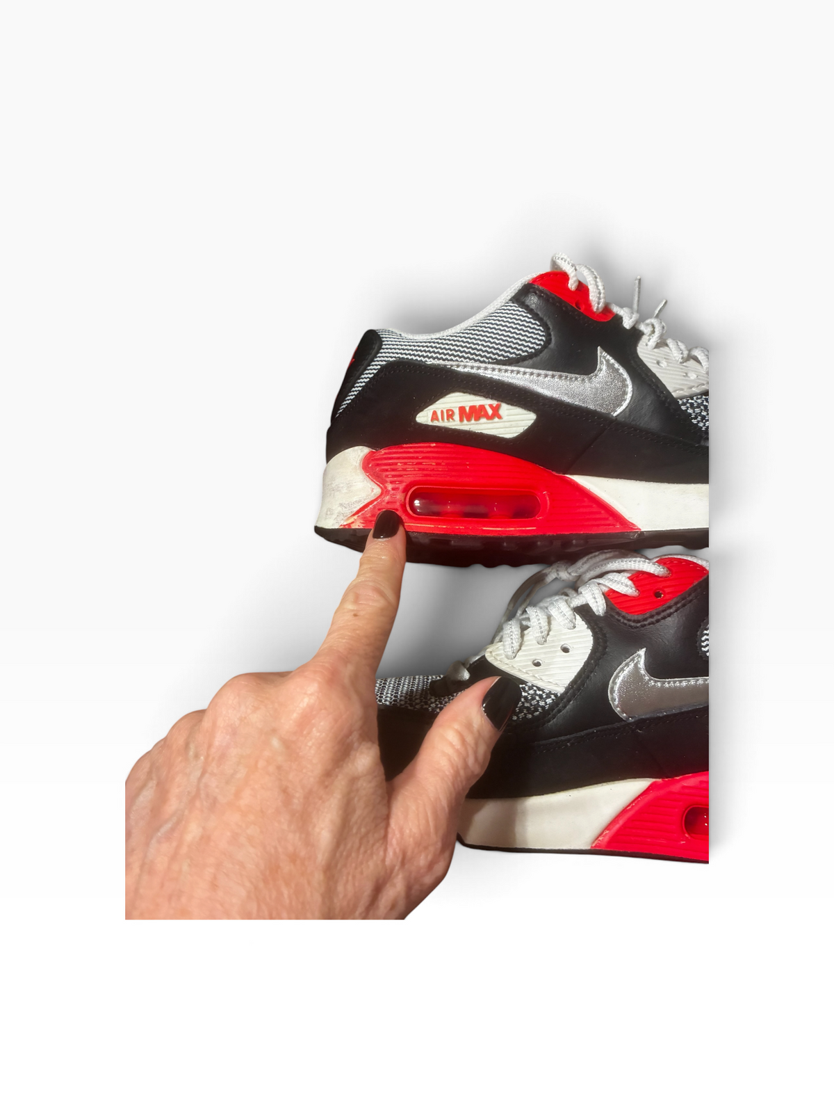 Nike Air Max 90 LE Black Metallic Silver Laser Crimson Women's Size 6.5/Youth 5.0