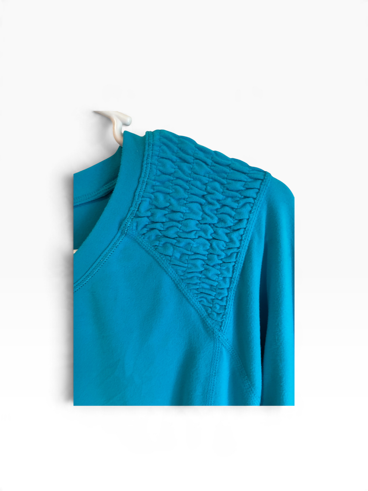 Lululemon Women's Long Sleeve Top Ruched Smocked Shoulder Hawaiian Blue Size 10
