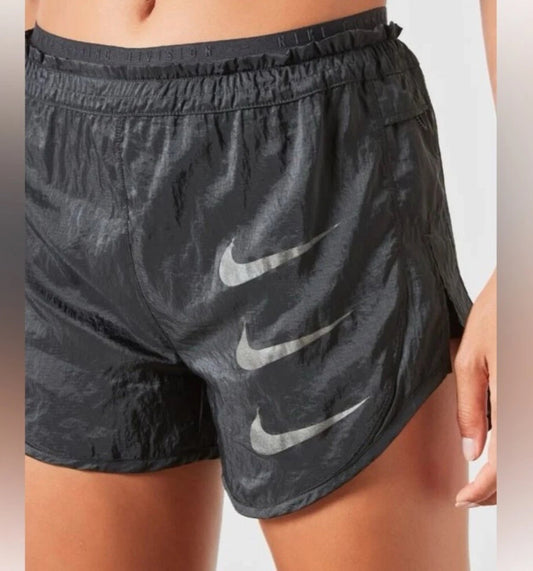 Nike Women’s Triple Swoosh Running Division Tempo Shorts Black Size L NEW NO TAG