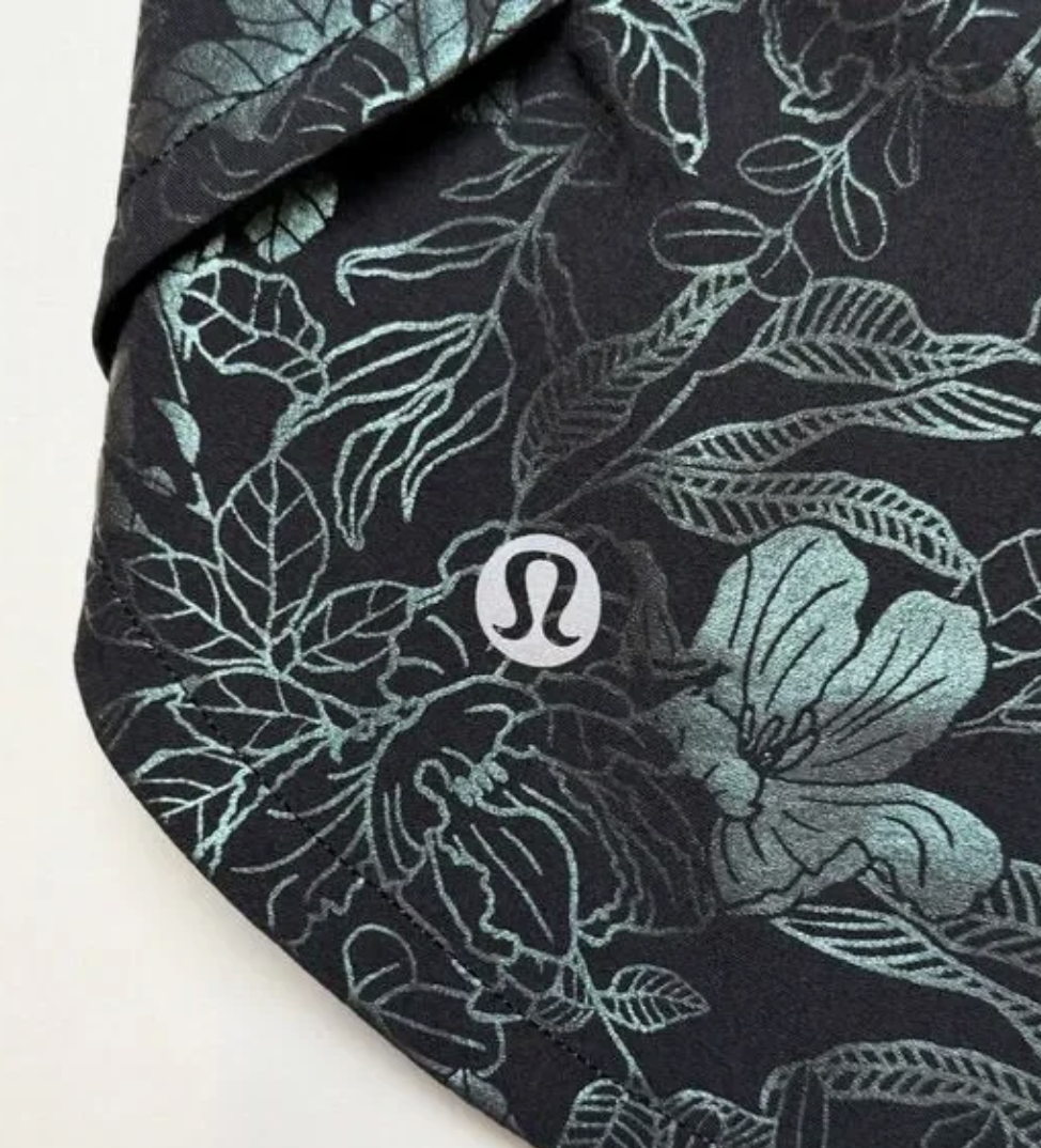 Lululemon Speed Up Mid-Rise Lined Short 4" Inseam Logo Flourish Black Iridescent Foil/Black Sz 8