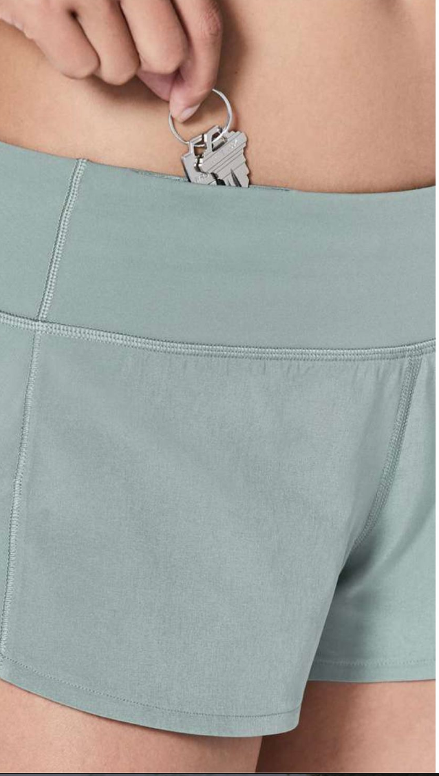 Lululemon Speed Up Short 2.5" Inseam Juniper Green Sz 8