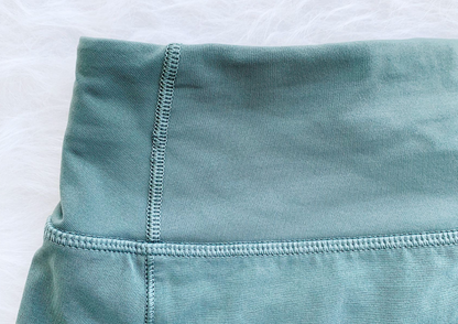 Lululemon Speed Up Short 2.5" Inseam Juniper Green Sz 8