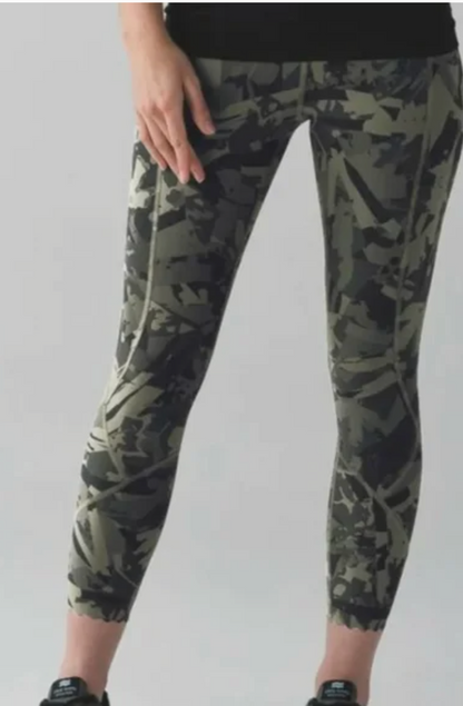 Lululemon Tight Stuff TightPop Cut 25" Inseam Fatigue Green Black Sz 6 RARE Brand New