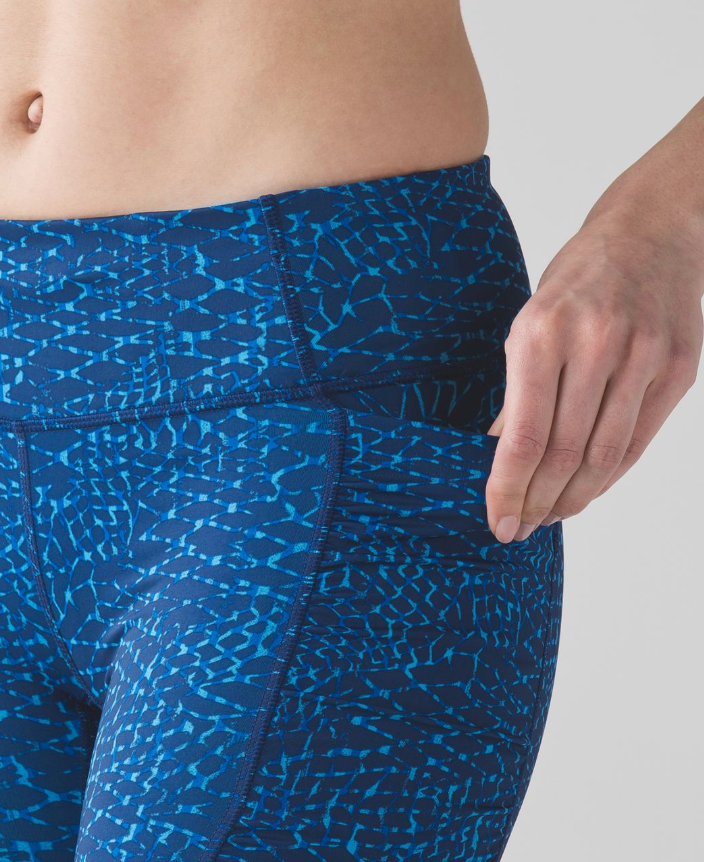 Lululemon Speed Track Short Samba Snake Kayak Blue Hero Blue SZ 2