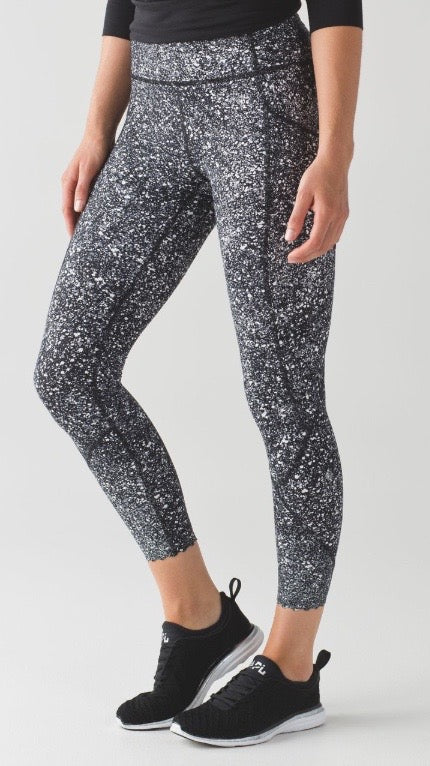 Lululemon Tight Stuff Tight II Luminesce Splatter White Black w/Pockets Sz 6