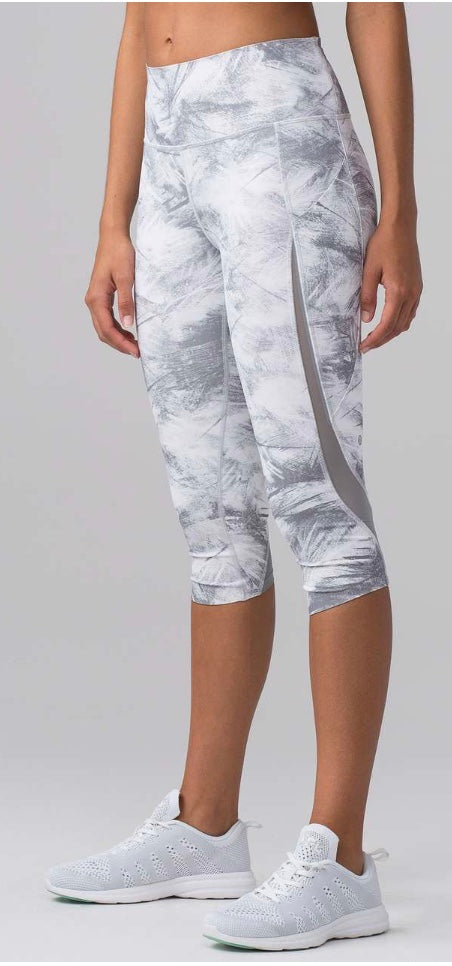 Lululemon Pace Perfect Crop (17”) Breeze By White Light Cast/Light Cast Sz 10 Brand New Without Tag