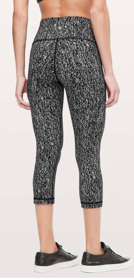 Lululemon Wunder Under Crop HR 21” Inseam Luon Suited Jacquard Black White Sz 6