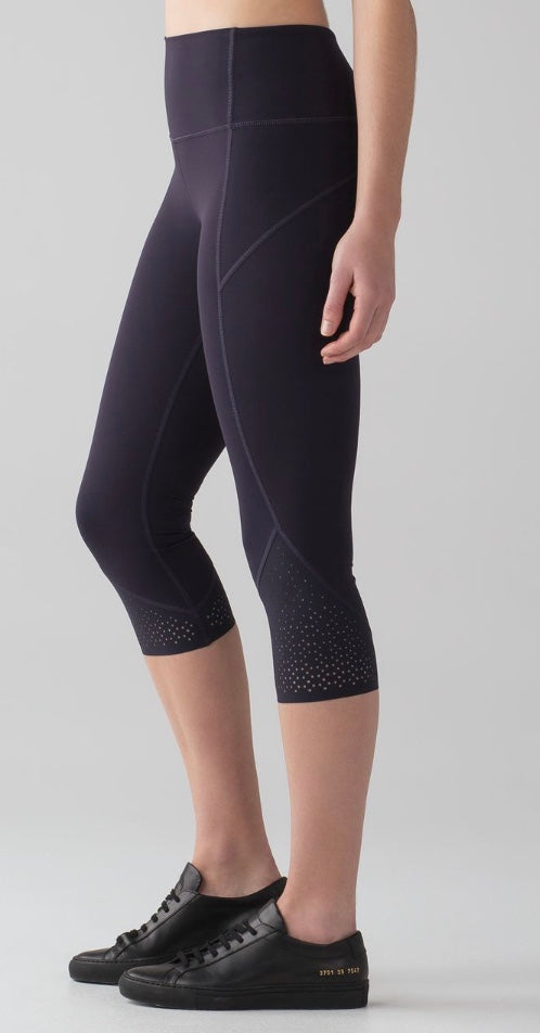 Lululemon Anew Crop (21") Black Grape Sz 6