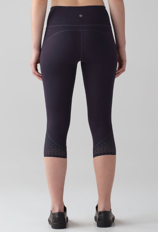 Lululemon Anew Crop (21") Black Grape Sz 6