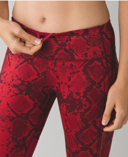 Lululemon Vent It Out Crop 17" Inseam Mini Ziggy Snake Red Tide Cranberry/Cranberry Sz 6 Brand New