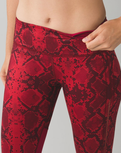 Lululemon Vent It Out Crop 17" Inseam Mini Ziggy Snake Red Tide Cranberry/Cranberry Sz 6 Brand New