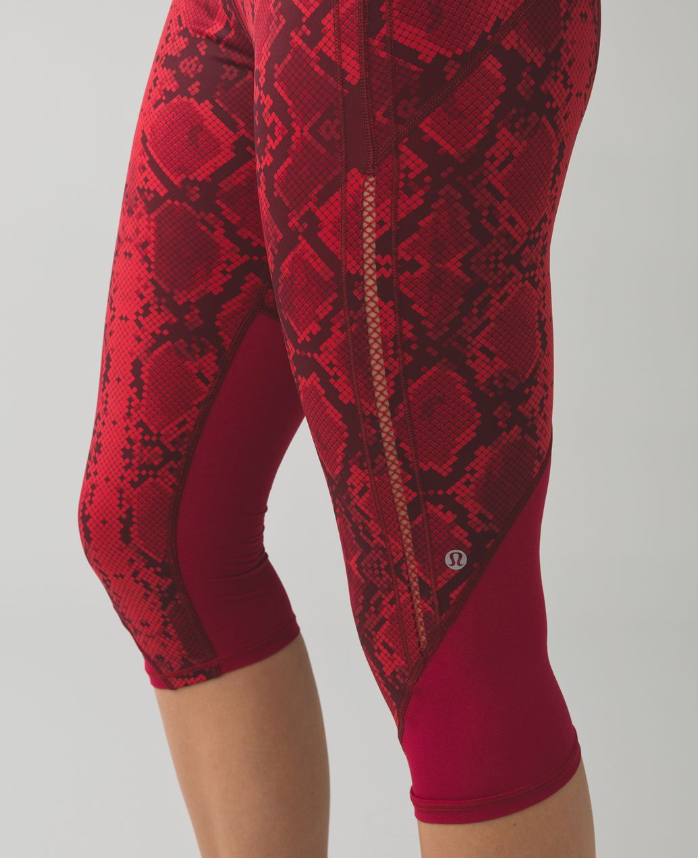 Lululemon Vent It Out Crop 17" Inseam Mini Ziggy Snake Red Tide Cranberry/Cranberry Sz 6 Brand New