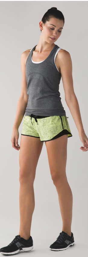 Lululemon Hotty Hot 2.5" Inseam Short Dottie Dash Clarity Yellow Black Sz 6