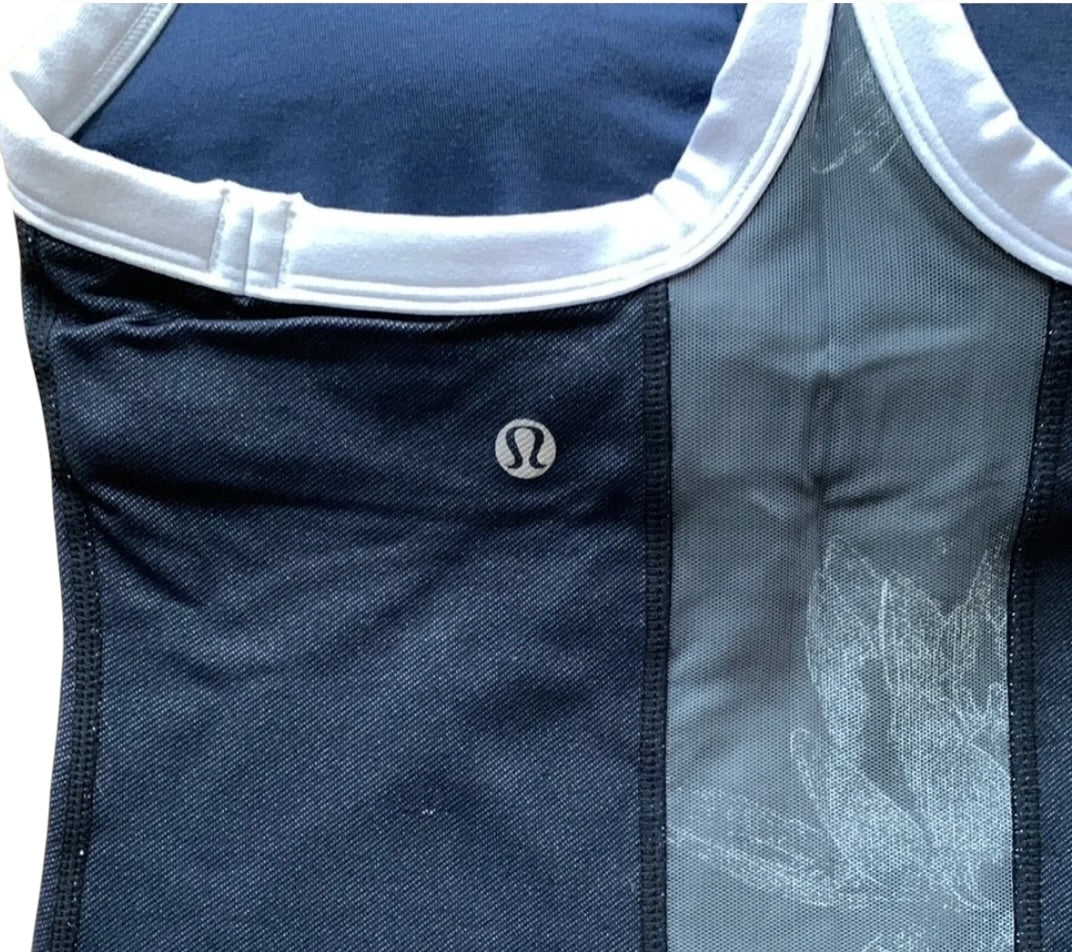 Lululemon Ujjayi Y Tank II *Den Women's RARE Tank Deep Denim/Lotus Sz 6 Excellent Condition