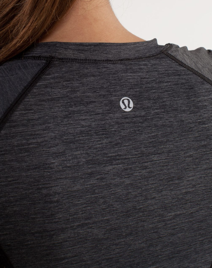 Lululemon Sun Sprinter Short Sleeve Heathered Black Sz 8