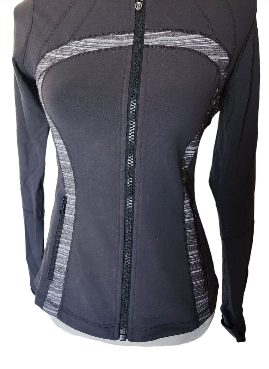 Lululemon Define Jacket W/Original Logo Hair Tie Zipper Pull Coal Grey/Heathered Coal Wee Stripe Sz 8