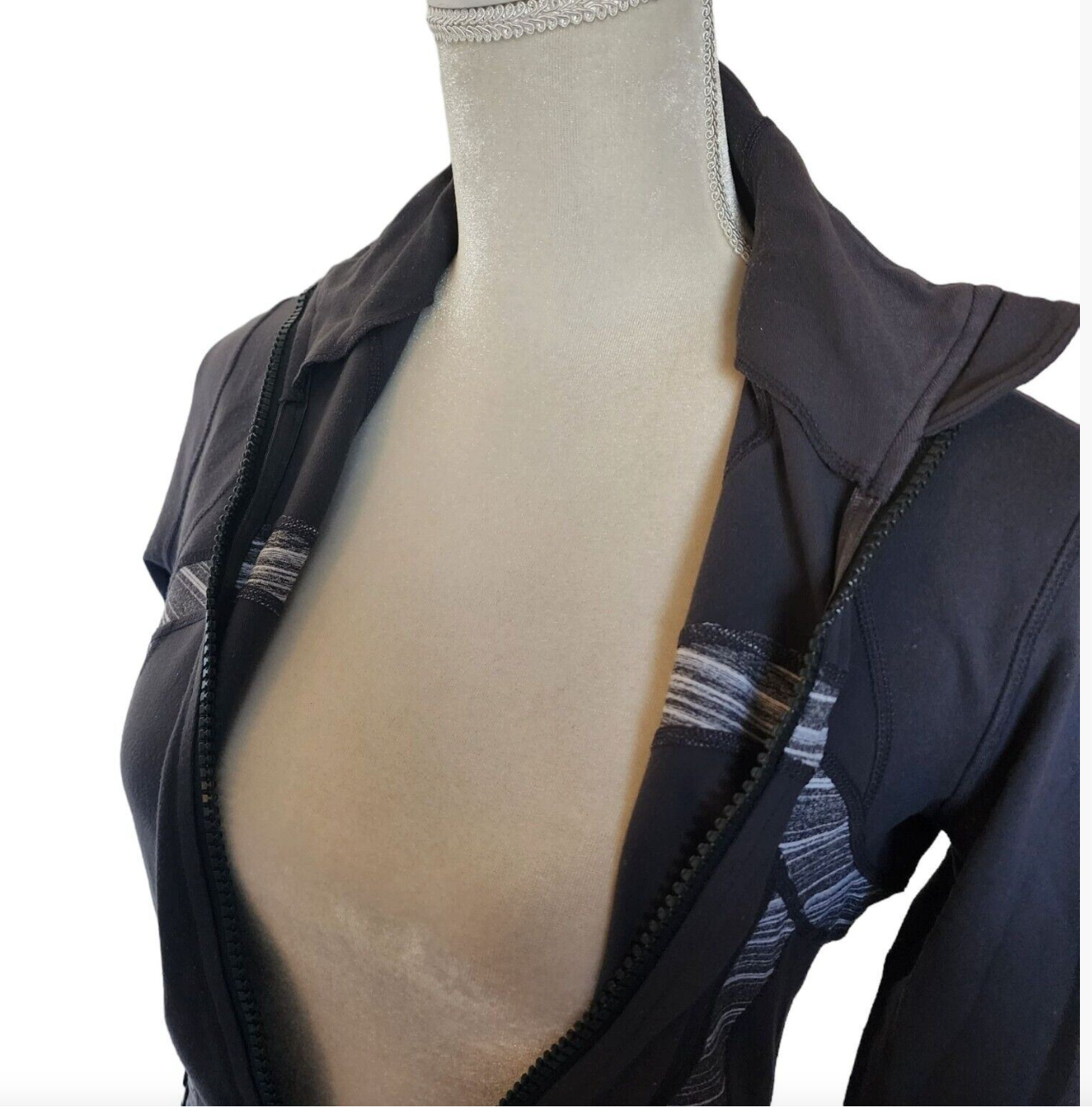 Lululemon Define Jacket W/Original Logo Hair Tie Zipper Pull Coal Grey/Heathered Coal Wee Stripe Sz 8