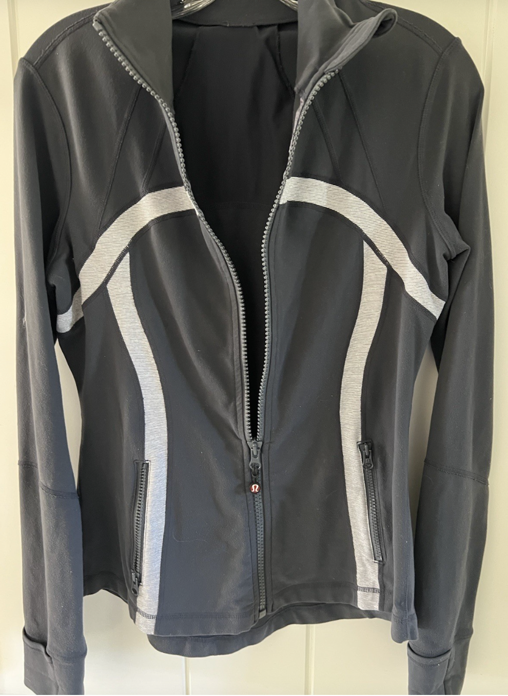 Lululemon Define Jacket W/Original Logo Hair Tie Zipper Pull Coal Grey/Heathered Coal Wee Stripe Sz 8