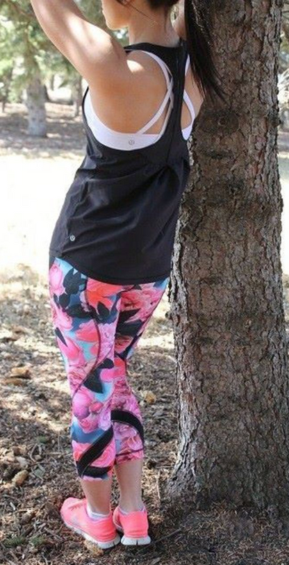 Lululemon Run Inspire Crop II 23" Inseam Secret Garden/Black Sz 6