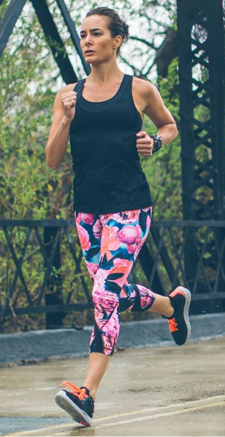 Lululemon Run Inspire Crop II 23" Inseam Secret Garden/Black Sz 6