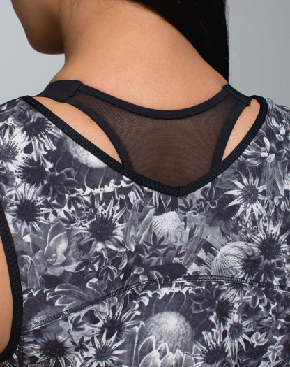 Lululemon Run: Split Singlet Flowabunga Black Angel Wing/Black Sz 10