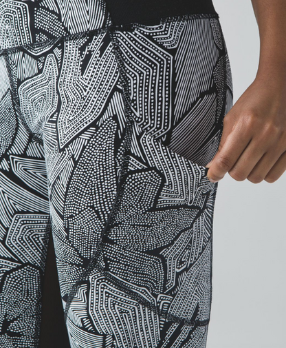 Lululemon Goal Crusher Tight 7/8 25" Inseam Dottie Tribe White Black/Black Sz 4